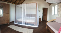 Valahantsaka resort Madagascar - Bungalow COCCO interno camera da letto